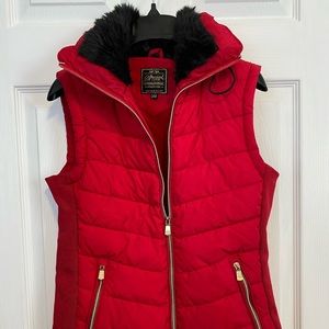 Red vest size S